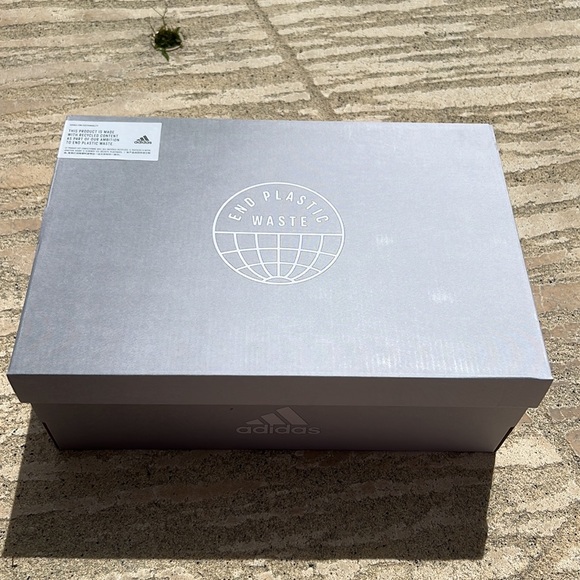 adidas Women's Postmove Basketball Shoe, White/White/Acid Red, 11 - Picture 9 of 14